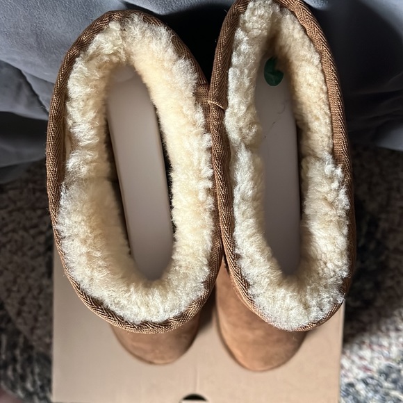 Uggs - Picture 2 of 5